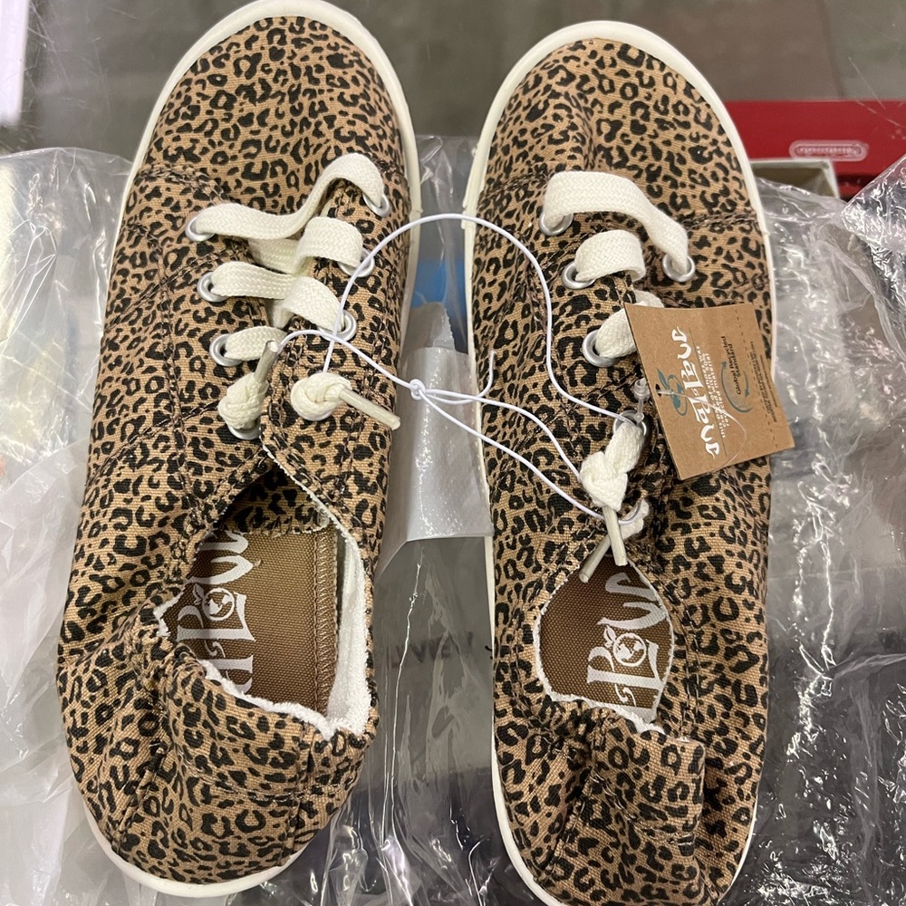 New Maj Polc Leopard Girls/Womens Size 6W Sneakers